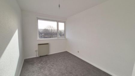 3 bedroom flat to rent - Photo 3
