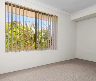 Spacious Four Bedroom Contemporary Home - Photo 1