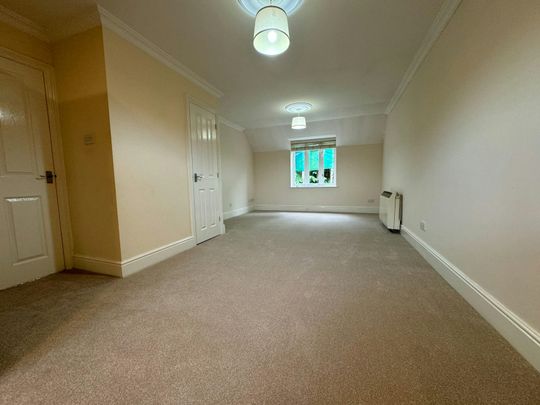 Flat to rent on - Photo 1