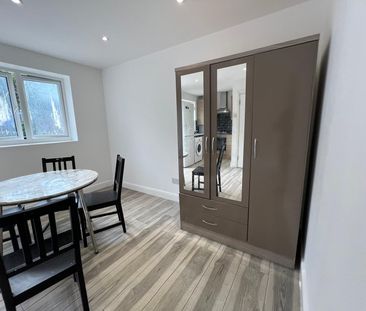 Two bedroom ground floor flat close to chadwel heath- 1800 pcm - Photo 1