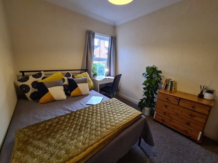 4 bedroom terraced house to rent - Photo 5