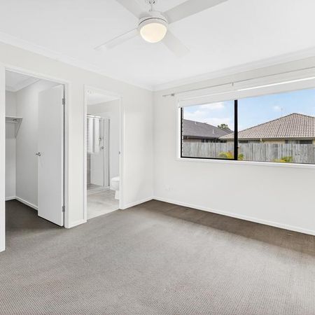 4 bed with yard - $700 p/w / $2,800 Bond - Photo 2