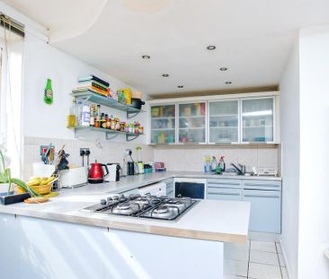 2 bedroom flat to rent - Photo 2