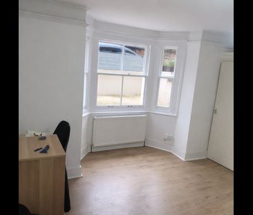 2 Bed Flat, Loveridge Road, NW6 - Photo 2