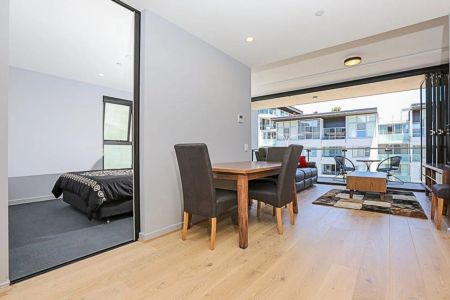 Fully Furnished & Equipped 2 Bedroom Apartment on the Kingston Foreshore - Photo 2