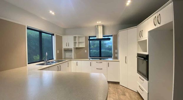 This well-presented residence on Rudleigh Avenue - Photo 1