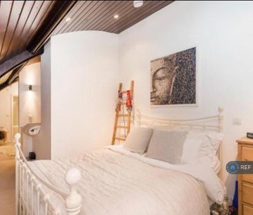 2 bedroom penthouse to rent - Photo 6