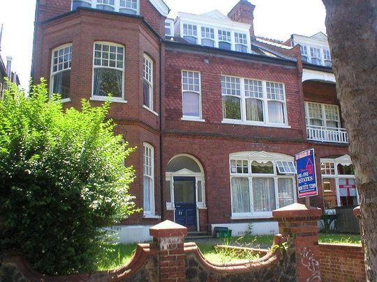 Studio to rent - Photo 1