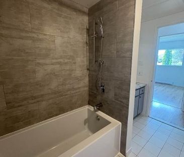3 1/2- 41/2 à deux pas du CHUS de l'Hôtel Dieu !! - Photo 4