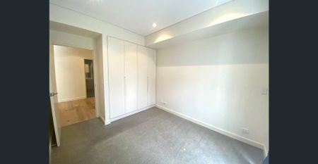 Convenient Location Spacious 1 Bedroom + Study with courtyard in “The Madison” - Photo 3