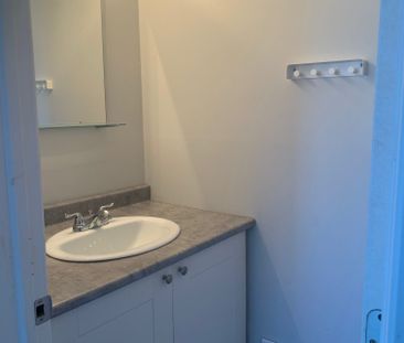 3 Bedrooms - Photo 1