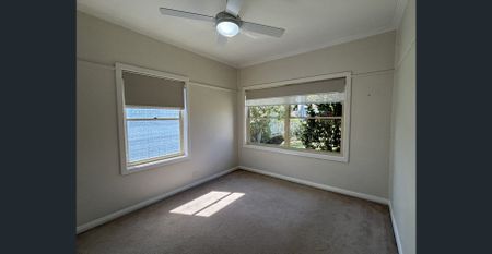 Family Home with Pool - Photo 4