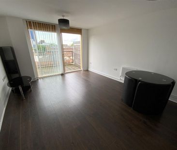2 BED Apartment To rent - Photo 1