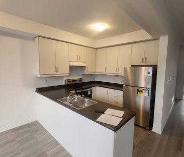 For Lease - 7432 Baycrest Common, Niagara Falls, Ontario - Photo 4