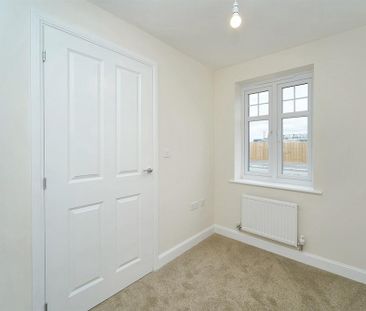 4 bedroom semi-detached house to rent - Photo 5