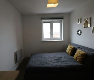 Flat to rent on - Photo 1