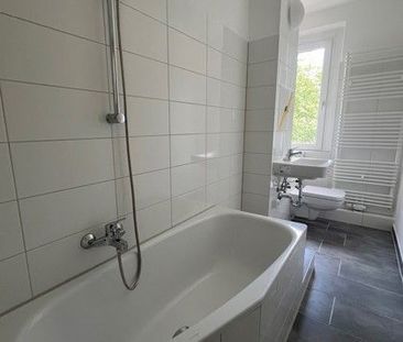 Herausgeputzte 2 Zimmerwohnung mit Balkon und Wannenbad! Ab Novembe... - Photo 4