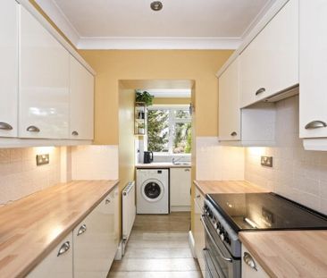 3 Bed Terraced House, Bevendean Crescent, BN2 - Photo 2