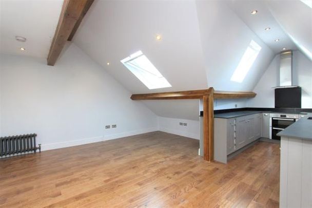 Two Bedroom Bright Split Level Loft Apartment to Let in Streatham - Photo 1