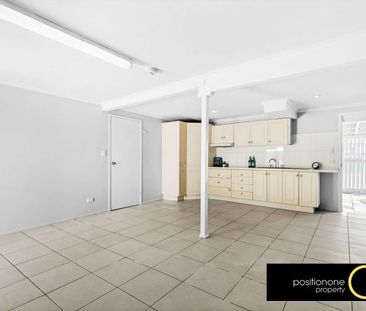 Highset home with bonus kitchenette and teenagers retreat under! - Photo 5