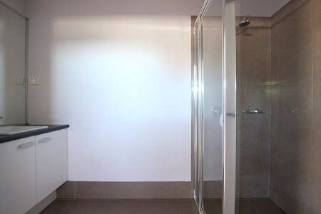 LOVELY 2 BEDROOM IN MACARTHUR HEIGHTS ESTATE - Photo 4