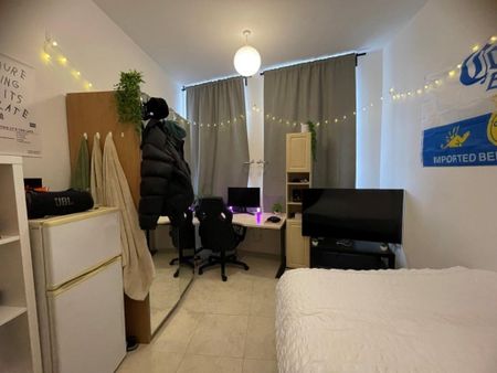 6 bedroom terraced house to rent - Photo 4