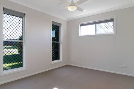 Modern Family Comfort with Space, Style and Convenience - Photo 4