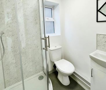 1 bedroom in a house share to rent - Photo 3