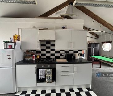 1 bedroom in a flat share to rent - Photo 4