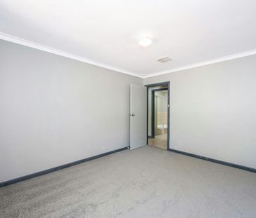 Charming Home in Super Central Mandurah Location - Photo 4