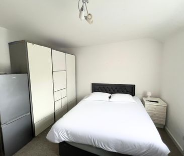 1 Bed Flat, Wood End Close, UB5 - Photo 3