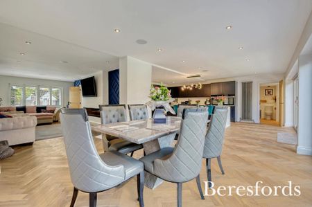 4 bedroom detached house to rent - Photo 2