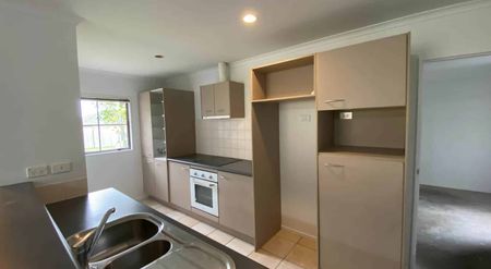 RENOVATED Three bedroom family home with alarm... - Photo 3