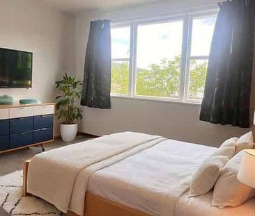 Large 3 Bedroom Home - Photo 4