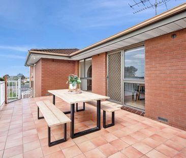 Spacious Family Living in a Prime, Convenient Location - Photo 3