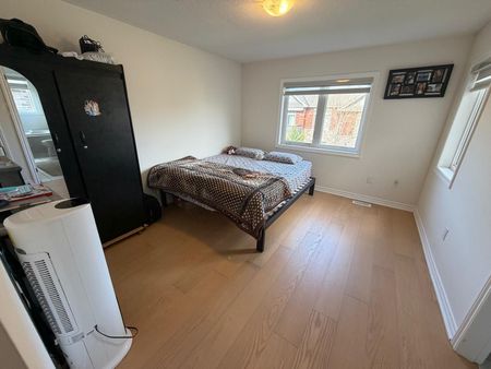 For Lease - 31 Lawrence D. Pridham Avenue, New Tecumseth, Ontario - Photo 2