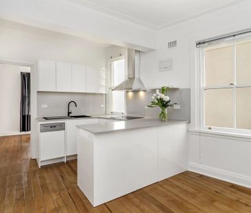 Beautiful Art Deco Apartment - Photo 2