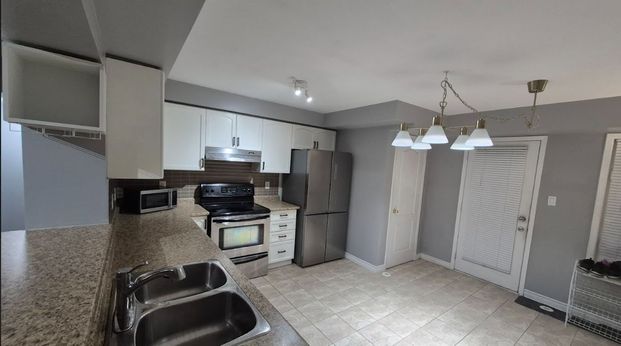 For Lease - 3335 Thomas Street Unit# 5, Mississauga, Ontario - Photo 1