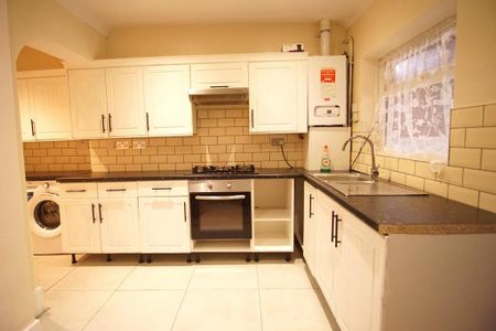 3 bedroom semi-detached house to rent - Photo 3