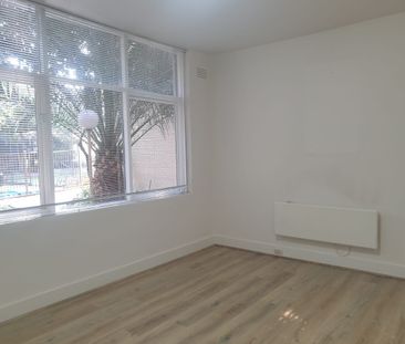 2 bedroom apartment in prime location - Photo 3