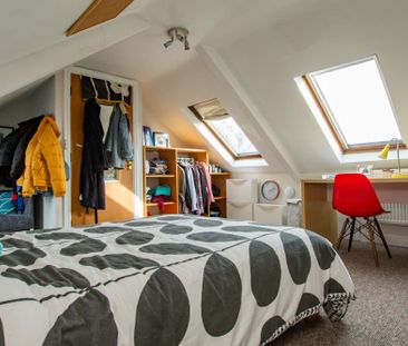 Large extension to kitchen/lounge with landscaped rear garden - Photo 6