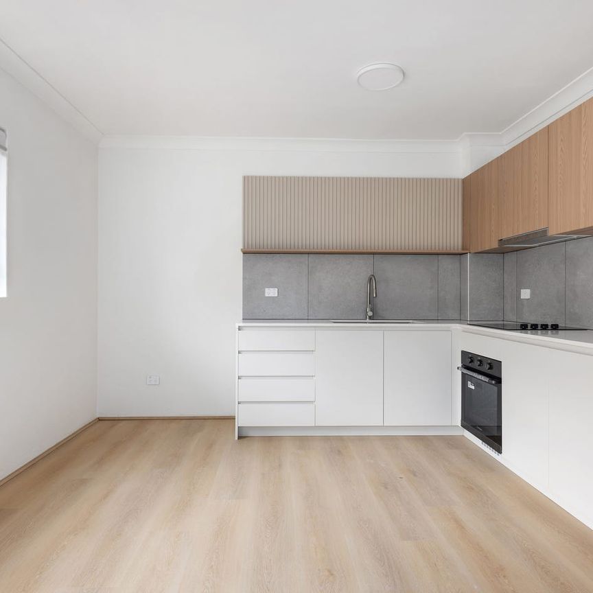 FRESHLY RENOVATED APARTMENT - HEART OF SURRY HILLS WITH TANDEM PARKING - Photo 1