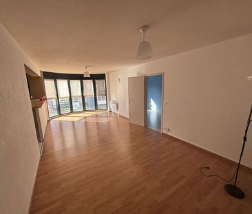 Location Appartement 2 pièces 53m² LILLE 59000 - Photo 2