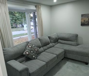 For Lease - 129 McCraney Street, Oakville, Ontario - Photo 1