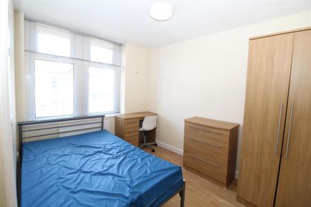 6 bedroom private hall to rent - Photo 3