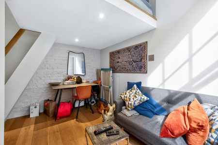Golden Square, London, W1F 9HZ - Photo 2