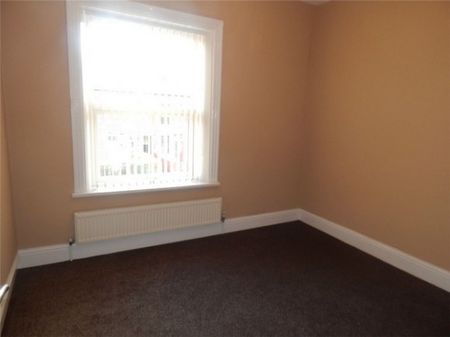 2 Bed - Clement Street, Birkby, Huddersfield, West Yorkshire - Photo 5