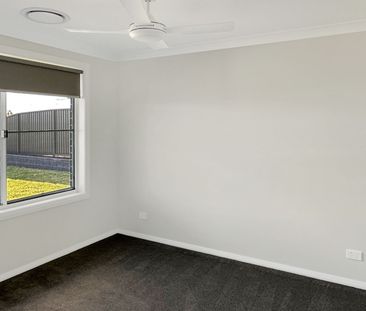 Near New 3 Bedroom Home in Southlakes Estate - Photo 3