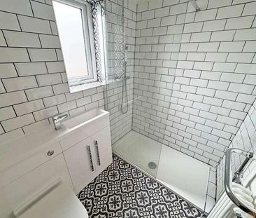 Heywood Avenue, Austerlands, Oldham, OL4 - Photo 2