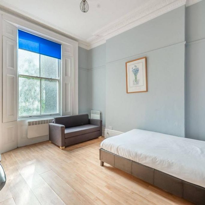 Studio to rent - Photo 1